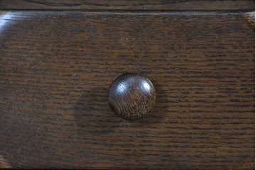 中古　美品　KASHIWA(柏木工)　WILDERNESS(ウィルダネス)シリーズ　K139　オーク材　味わい深い意匠のサイドボード　定価約39万円相当　(R-085455)