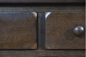 中古　美品　KASHIWA(柏木工)　WILDERNESS(ウィルダネス)シリーズ　K139　オーク材　味わい深い意匠のサイドボード　定価約39万円相当　(R-085455)