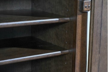 中古　美品　KASHIWA(柏木工)　WILDERNESS(ウィルダネス)シリーズ　K139　オーク材　味わい深い意匠のサイドボード　定価約39万円相当　(R-085455)