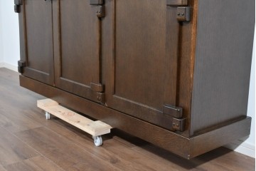 中古　美品　KASHIWA(柏木工)　WILDERNESS(ウィルダネス)シリーズ　K139　オーク材　味わい深い意匠のサイドボード　定価約39万円相当　(R-085455)