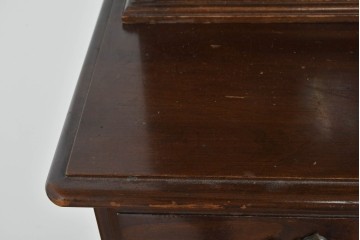 中古　美品　ETHAN ALLEN(イーセンアーレン)　クラシカルな意匠のガラス扉キャビネット　(R-085457)