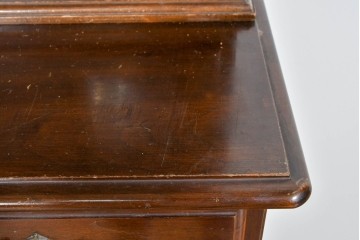 中古　美品　ETHAN ALLEN(イーセンアーレン)　クラシカルな意匠のガラス扉キャビネット　(R-085457)