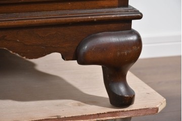 中古　美品　ETHAN ALLEN(イーセンアーレン)　クラシカルな意匠のガラス扉キャビネット　(R-085457)