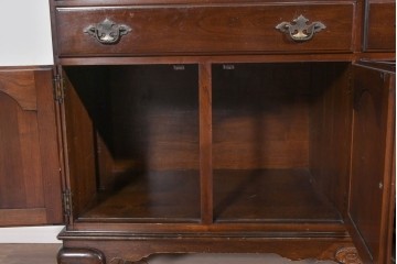 中古　美品　ETHAN ALLEN(イーセンアーレン)　クラシカルな意匠のガラス扉キャビネット　(R-085457)