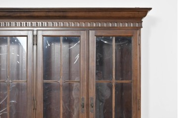 中古　美品　ETHAN ALLEN(イーセンアーレン)　クラシカルな意匠のガラス扉キャビネット　(R-085457)