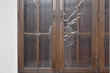 中古　美品　ETHAN ALLEN(イーセンアーレン)　クラシカルな意匠のガラス扉キャビネット　(R-085457)