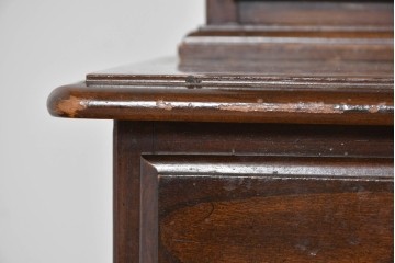 中古　美品　ETHAN ALLEN(イーセンアーレン)　クラシカルな意匠のガラス扉キャビネット　(R-085457)