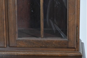 中古　美品　ETHAN ALLEN(イーセンアーレン)　クラシカルな意匠のガラス扉キャビネット　(R-085457)