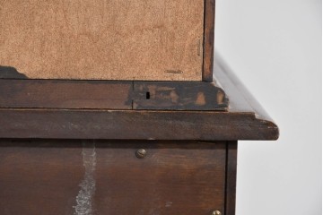 中古　美品　ETHAN ALLEN(イーセンアーレン)　クラシカルな意匠のガラス扉キャビネット　(R-085457)