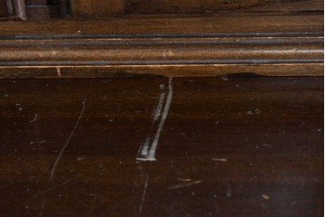 中古　美品　ETHAN ALLEN(イーセンアーレン)　クラシカルな意匠のガラス扉キャビネット　(R-085457)