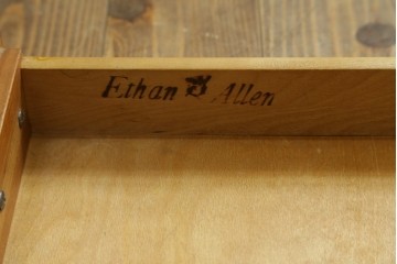 中古　ETHAN ALLEN(イーセンアーレン)　猫脚デザインのビューローブックケース　(R-085458)