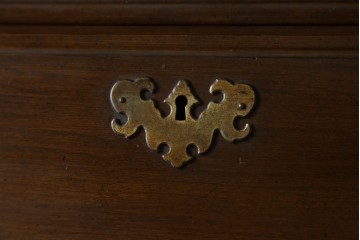 中古　ETHAN ALLEN(イーセンアーレン)　猫脚デザインのビューローブックケース　(R-085458)
