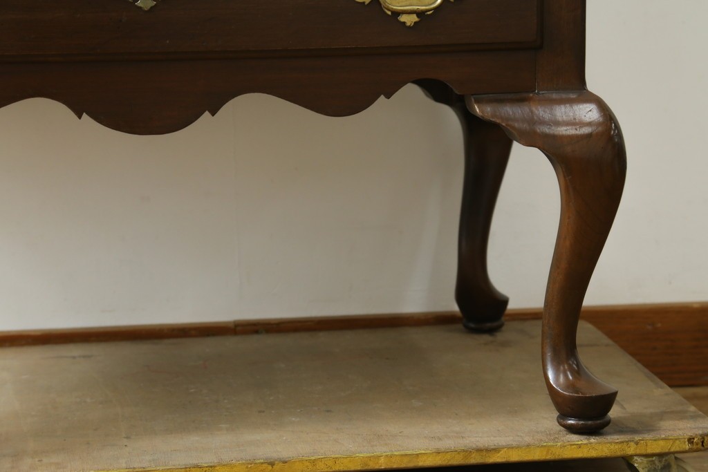 中古　ETHAN ALLEN(イーセンアーレン)　猫脚デザインのビューローブックケース　(R-085458)