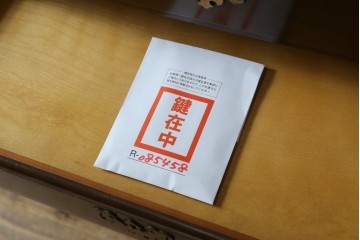 中古　ETHAN ALLEN(イーセンアーレン)　猫脚デザインのビューローブックケース　(R-085458)