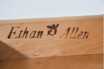 中古　ETHAN ALLEN(イーセンアーレン)　猫脚デザインのビューローブックケース　(R-085458)