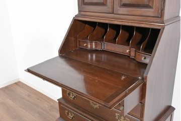 中古　ETHAN ALLEN(イーセンアーレン)　猫脚デザインのビューローブックケース　(R-085458)