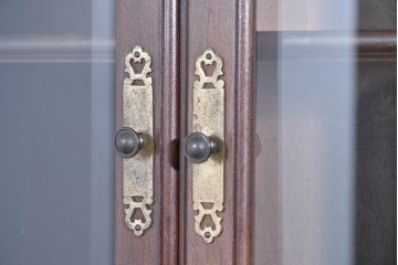 中古　ETHAN ALLEN(イーセンアーレン)　猫脚デザインのビューローブックケース　(R-085458)