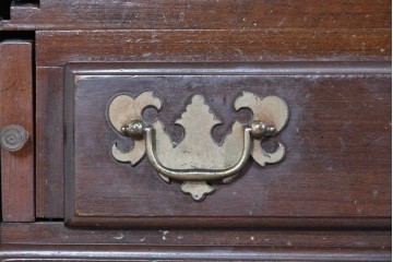 中古　ETHAN ALLEN(イーセンアーレン)　猫脚デザインのビューローブックケース　(R-085458)