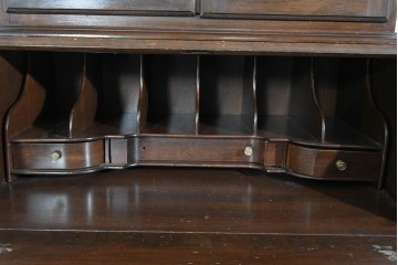 中古　ETHAN ALLEN(イーセンアーレン)　猫脚デザインのビューローブックケース　(R-085458)