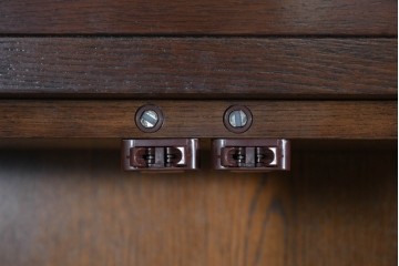 中古　カリモク　domani(ドマーニ)　Morganton(モーガントン)　真鍮金具とガラス扉のキャビネット　定価約70万円　(R-085460)