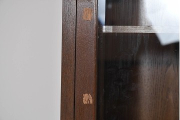 中古　カリモク　domani(ドマーニ)　Morganton(モーガントン)　真鍮金具とガラス扉のキャビネット　定価約70万円　(R-085460)