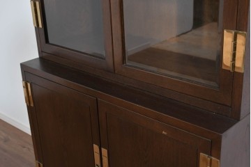 中古　カリモク　domani(ドマーニ)　Morganton(モーガントン)　真鍮金具とガラス扉のキャビネット　定価約70万円　(R-085460)