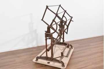 ヨーロッパアンティーク　OPTIMA製　錆びた風合いが味わい深い糸巻き機　(R-085461)