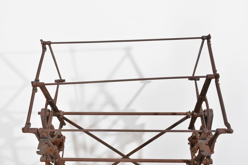 ヨーロッパアンティーク　OPTIMA製　錆びた風合いが味わい深い糸巻き機　(R-085461)