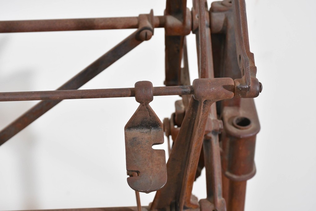 ヨーロッパアンティーク　OPTIMA製　錆びた風合いが味わい深い糸巻き機　(R-085461)