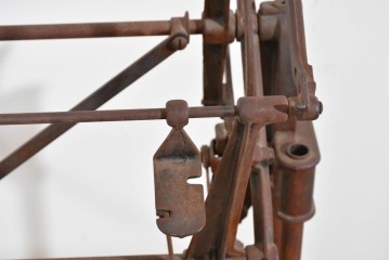 ヨーロッパアンティーク　OPTIMA製　錆びた風合いが味わい深い糸巻き機　(R-085461)