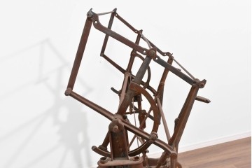 ヨーロッパアンティーク　OPTIMA製　錆びた風合いが味わい深い糸巻き機　(R-085461)