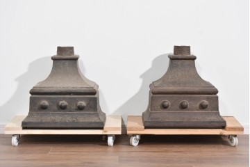 アメリカアンティーク　鋳物　無骨な味わいがある鉄製建築装飾部材(土台)2個セット　(R-085463)