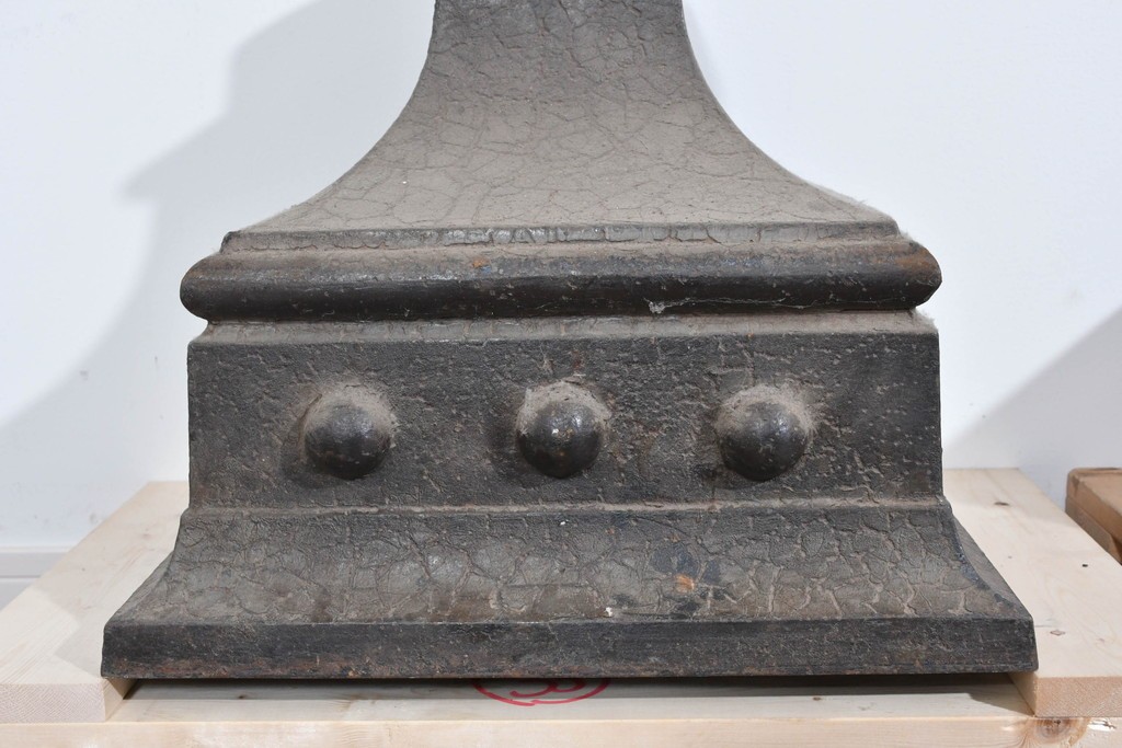 アメリカアンティーク　鋳物　無骨な味わいがある鉄製建築装飾部材(土台)2個セット　(R-085463)