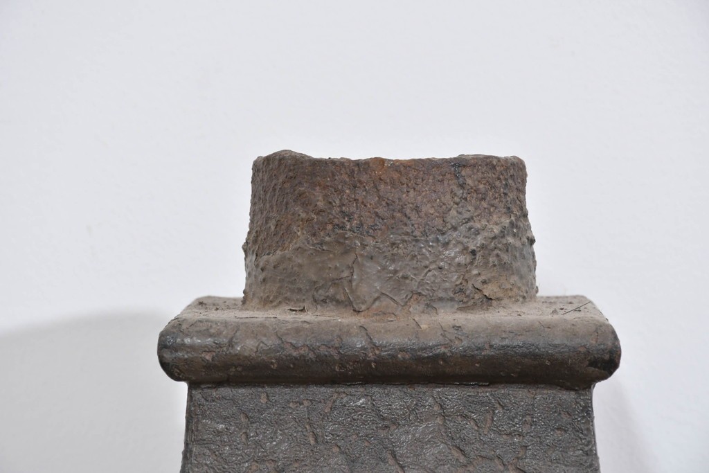 アメリカアンティーク　鋳物　無骨な味わいがある鉄製建築装飾部材(土台)2個セット　(R-085463)