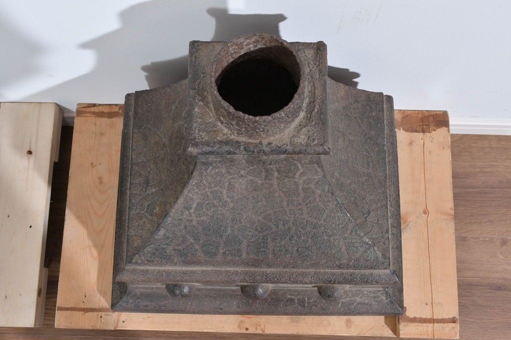 アメリカアンティーク　鋳物　無骨な味わいがある鉄製建築装飾部材(土台)2個セット　(R-085463)