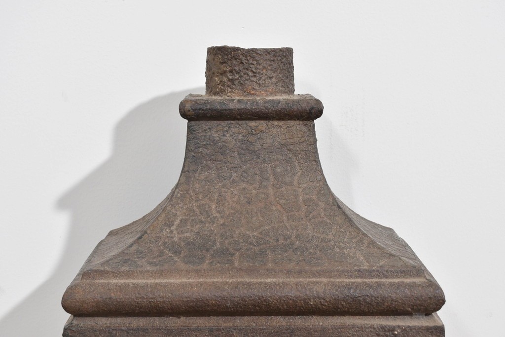 アメリカアンティーク　鋳物　無骨な味わいがある鉄製建築装飾部材(土台)2個セット　(R-085463)