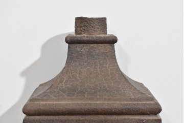 アメリカアンティーク　鋳物　無骨な味わいがある鉄製建築装飾部材(土台)2個セット　(R-085463)