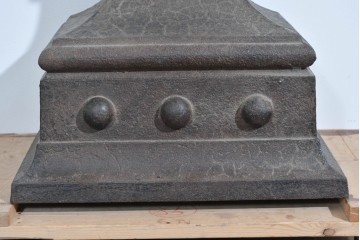 アメリカアンティーク　鋳物　無骨な味わいがある鉄製建築装飾部材(土台)2個セット　(R-085463)