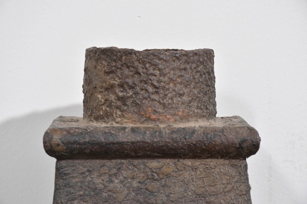 アメリカアンティーク　鋳物　無骨な味わいがある鉄製建築装飾部材(土台)2個セット　(R-085463)