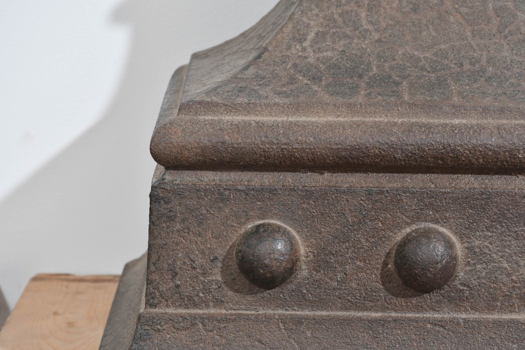 アメリカアンティーク　鋳物　無骨な味わいがある鉄製建築装飾部材(土台)2個セット　(R-085463)