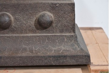 アメリカアンティーク　鋳物　無骨な味わいがある鉄製建築装飾部材(土台)2個セット　(R-085463)