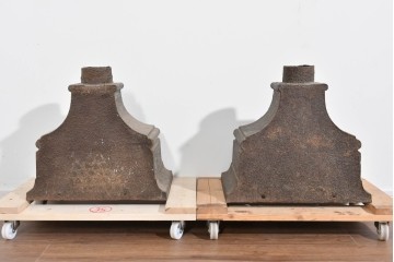 アメリカアンティーク　鋳物　無骨な味わいがある鉄製建築装飾部材(土台)2個セット　(R-085463)