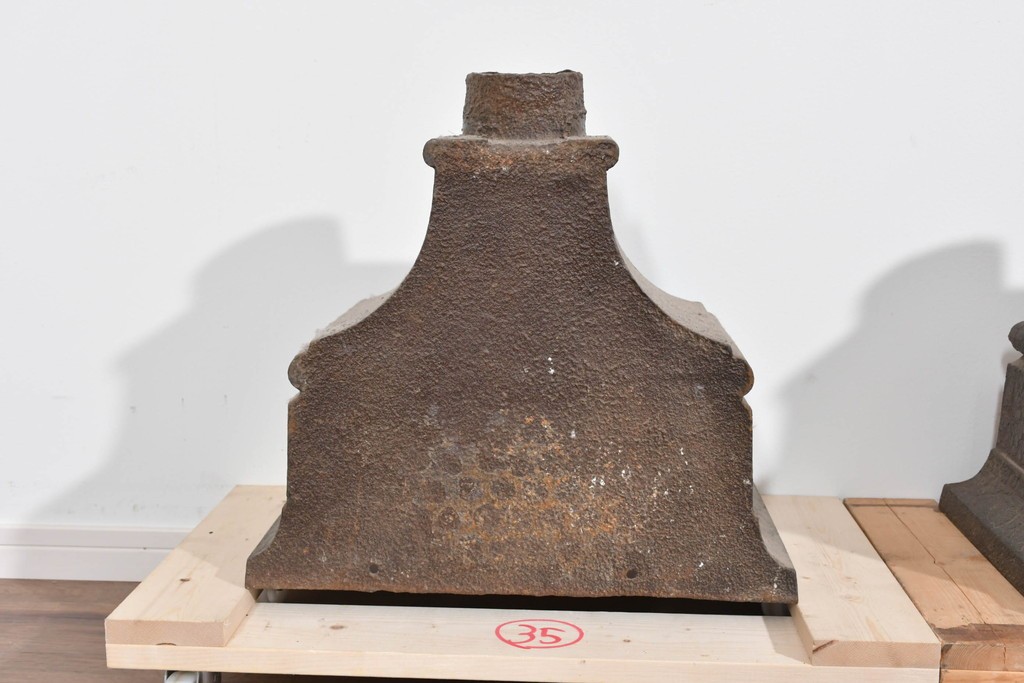 アメリカアンティーク　鋳物　無骨な味わいがある鉄製建築装飾部材(土台)2個セット　(R-085463)