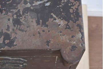 イギリスアンティーク　Bent Steel Safe(ベント・スティール・セーフ)　Withy Grove Stores Ltd(ウィジーグローブ・ストアーズ)　エンブレムが風格を添える重厚な金庫　(R-085464)