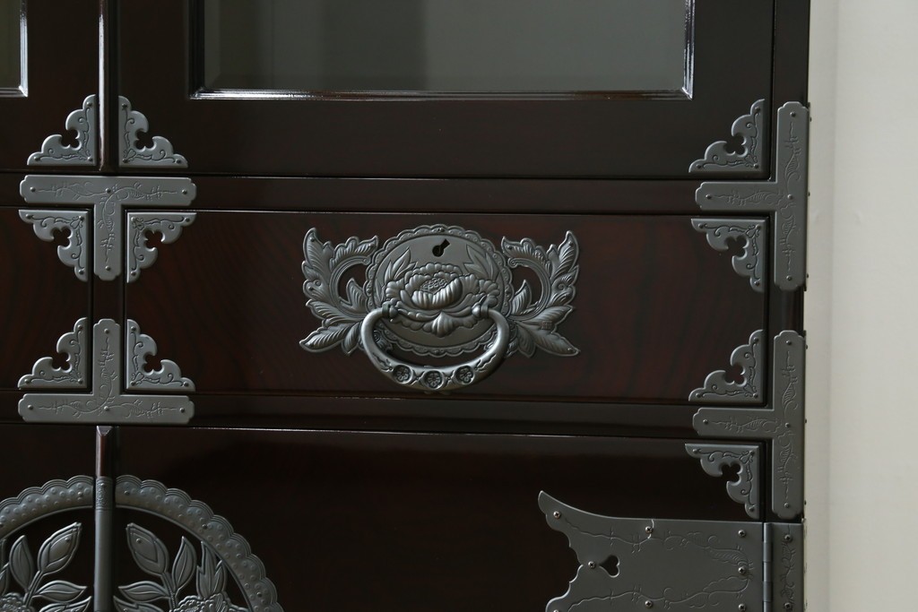中古　美品　仙台民芸箪笥(仙台箪笥)　欅産業　木地呂塗り(漆塗り)の美しさが際立つキャビネット　定価約95万円　(R-085468)