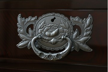 中古　美品　仙台民芸箪笥(仙台箪笥)　欅産業　木地呂塗り(漆塗り)の美しさが際立つキャビネット　定価約95万円　(R-085468)