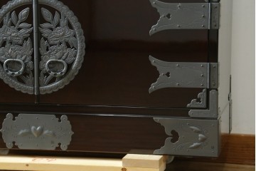 中古　美品　仙台民芸箪笥(仙台箪笥)　欅産業　木地呂塗り(漆塗り)の美しさが際立つキャビネット　定価約95万円　(R-085468)