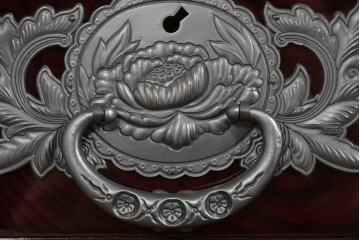 中古　美品　仙台民芸箪笥(仙台箪笥)　欅産業　木地呂塗り(漆塗り)の美しさが際立つキャビネット　定価約95万円相当　(R-085468)