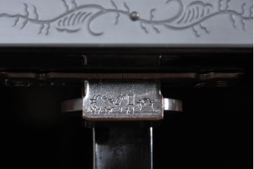 中古　美品　仙台民芸箪笥(仙台箪笥)　欅産業　木地呂塗り(漆塗り)の美しさが際立つキャビネット　定価約95万円相当　(R-085468)