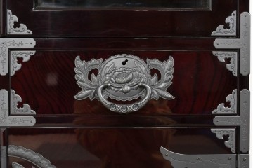 中古　美品　仙台民芸箪笥(仙台箪笥)　欅産業　木地呂塗り(漆塗り)の美しさが際立つキャビネット　定価約95万円相当　(R-085468)